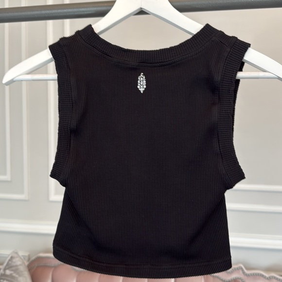 FREE PEOPLE HAPPINESS RUN MUSCLES TOP SIZE M/L - Picture 9 of 15